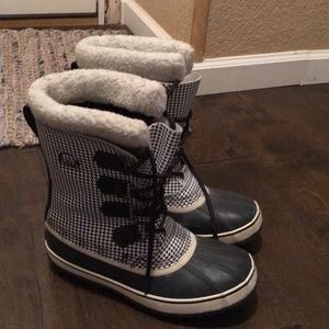 Sorel checkered snow boots