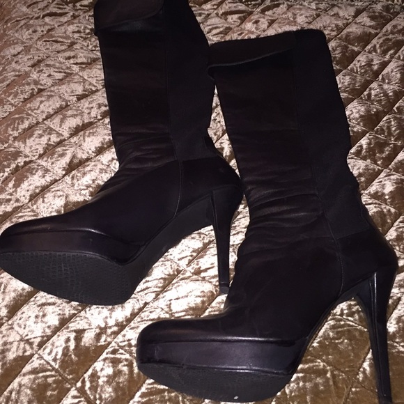 Stuart Weitzman Shoes - EUC STUART WEITZMAN BLK LEATHER AND STRETCH BOOT!