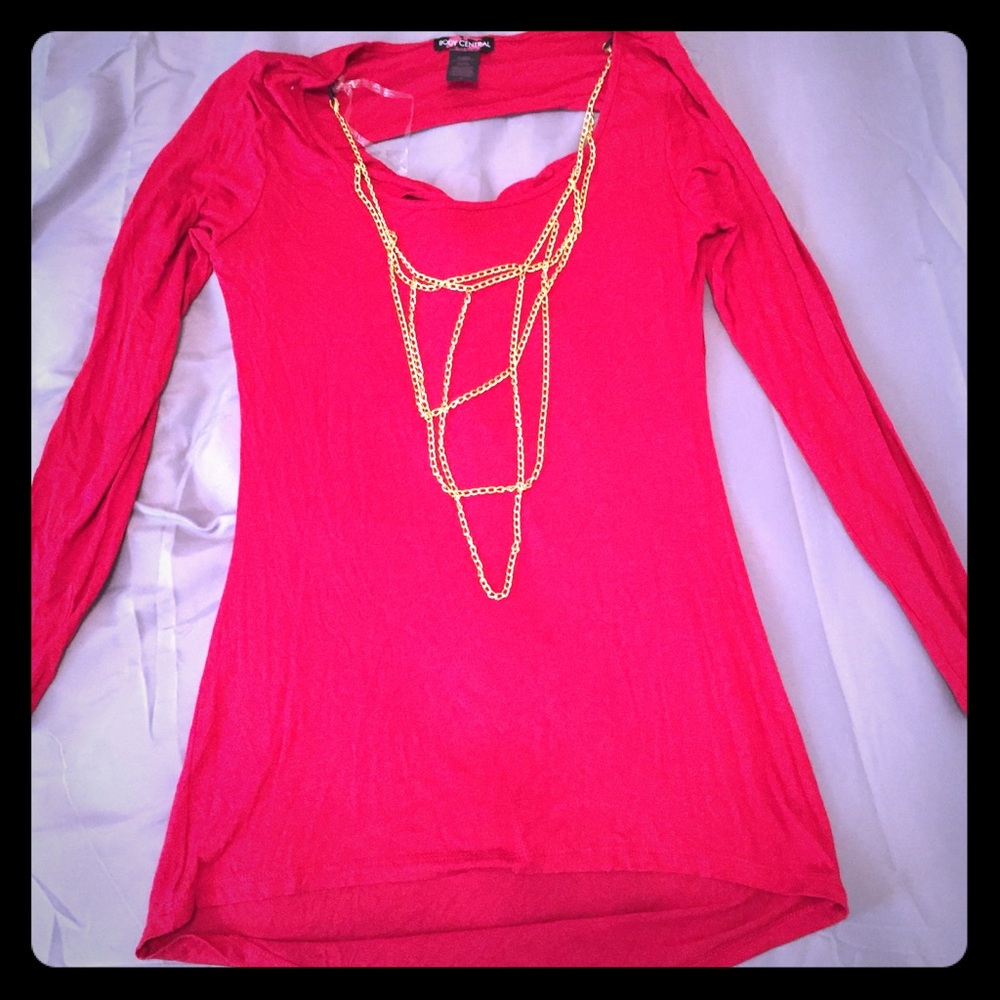 Keyhole back; chain accessorize blouse
