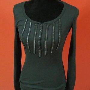 Black long sleeved t-shirt by kirra