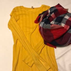 Buckle yellow long sleeve T