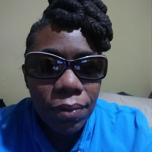 Authentic Lavender & Chocolate Versace sunglasses - Picture 5 of 8