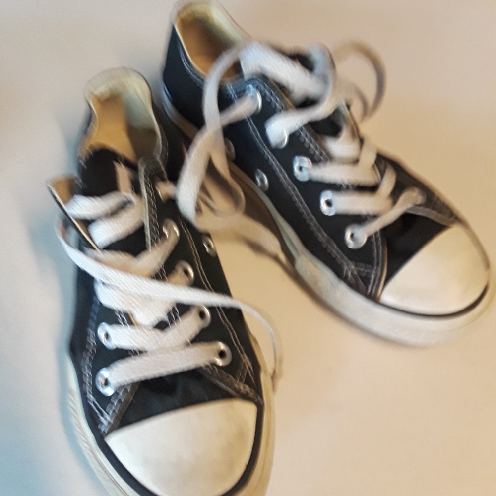 Kids black converse