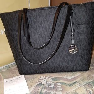 Michael Kors Large Zip top tote Black
