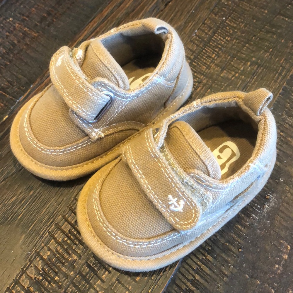 Children's place baby shoes NWOT