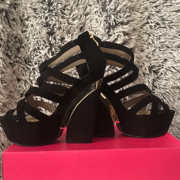 Heels - Picture 2 of 4