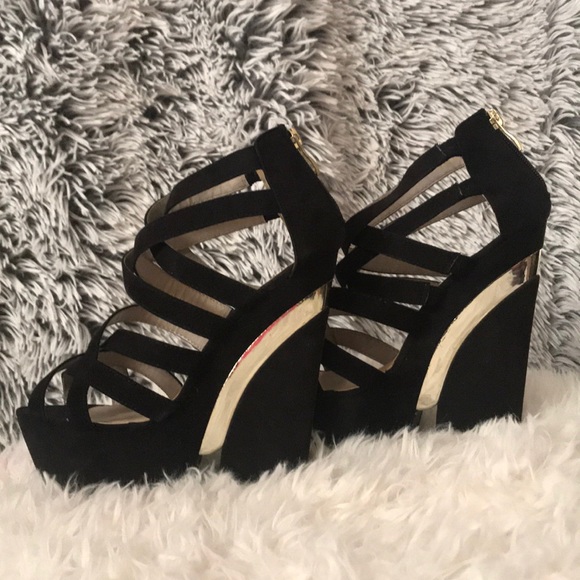 Heels - Picture 4 of 4