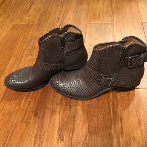 Donald J Pliner ankle boots
