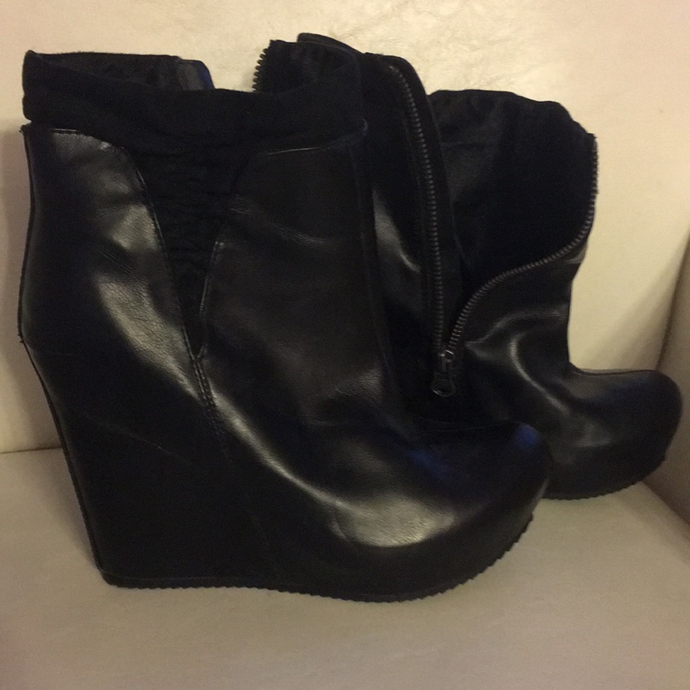 Mia black wedges size 7