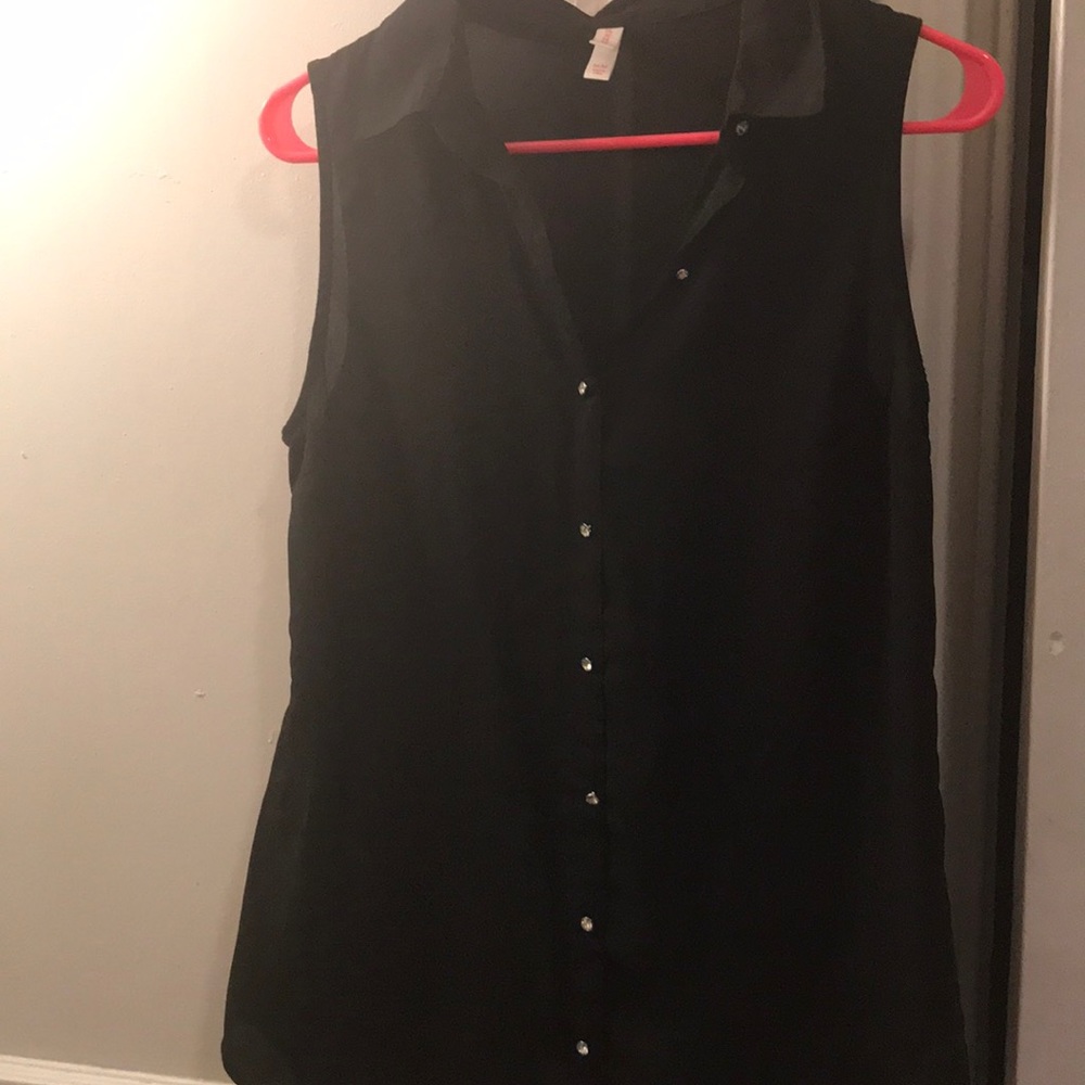 Black sleeveless top