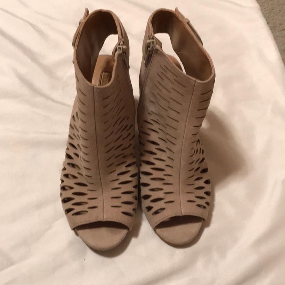 Audrey Brooke Sandal