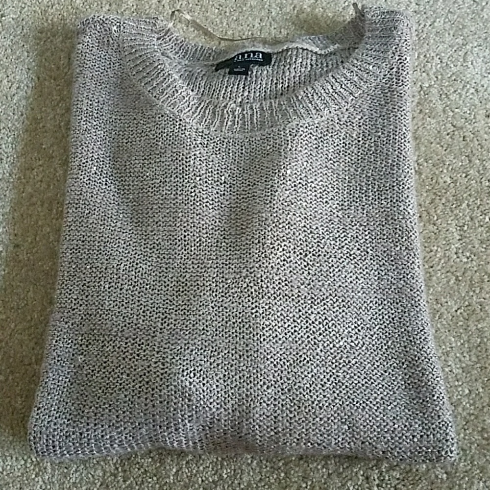 Wome sweater.