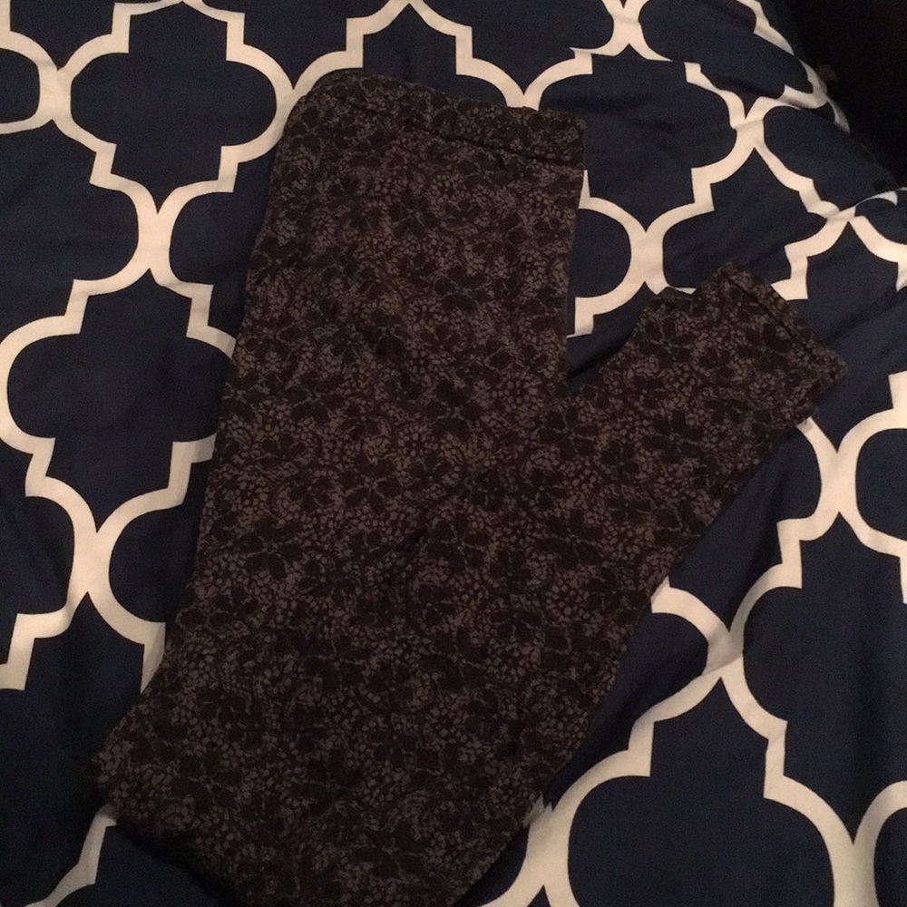 LEGGINGS WITH FLOWER PATTERN