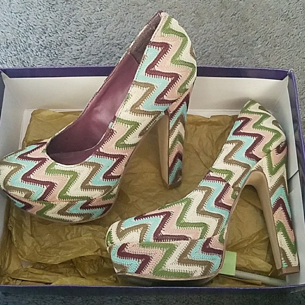 🔵3/$25 Madden girl heels