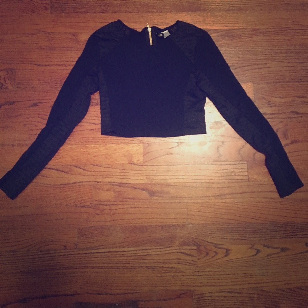 Black long sleeve crop top with zipper detail XS