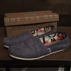 Women’s Toms