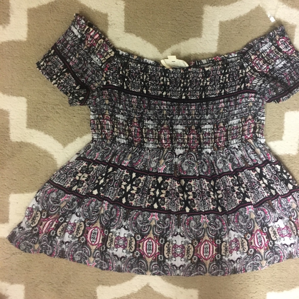 LA HEARTS TOP SZ LARGE RUNS SMALL