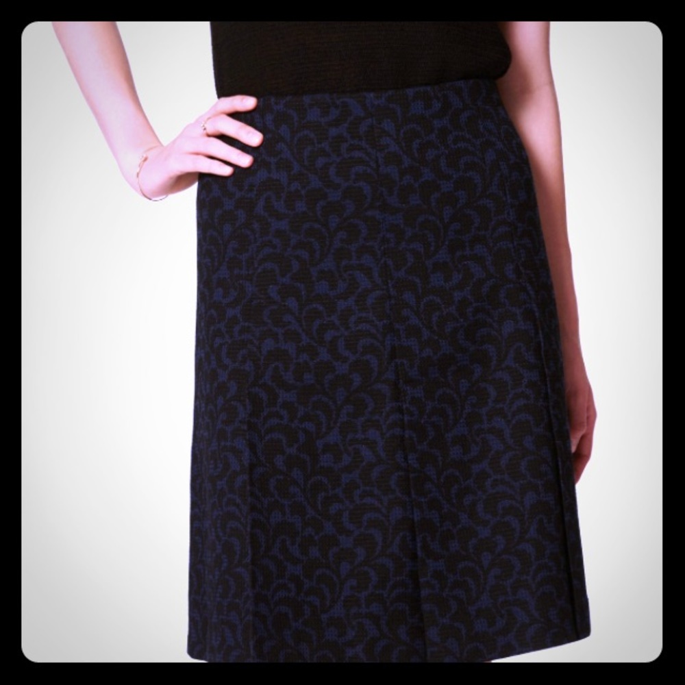 Loft ivy jacquard pleated skirt size 4 - NWT
