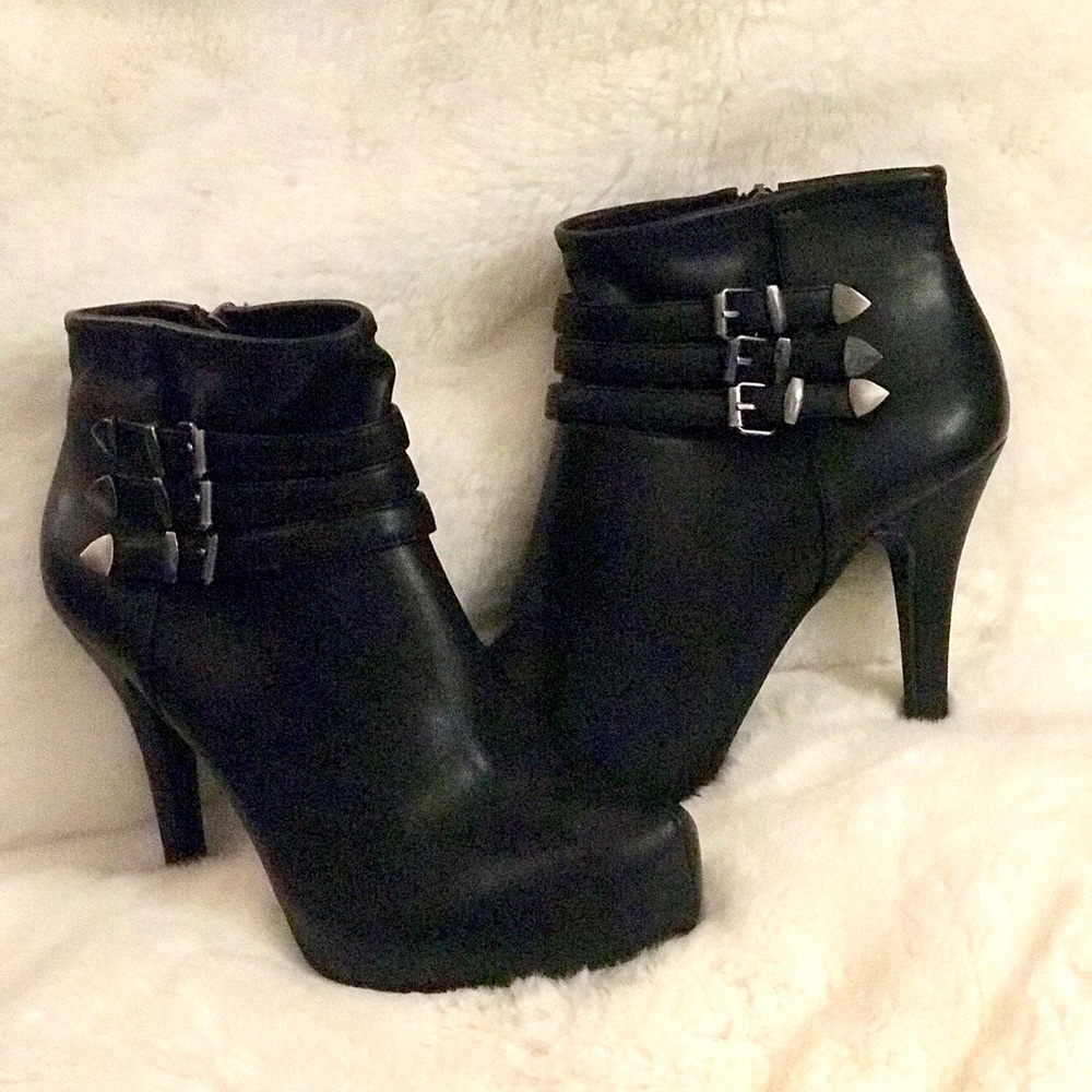 BCBG Black Heeled Booties❤️ - Picture 2 of 5