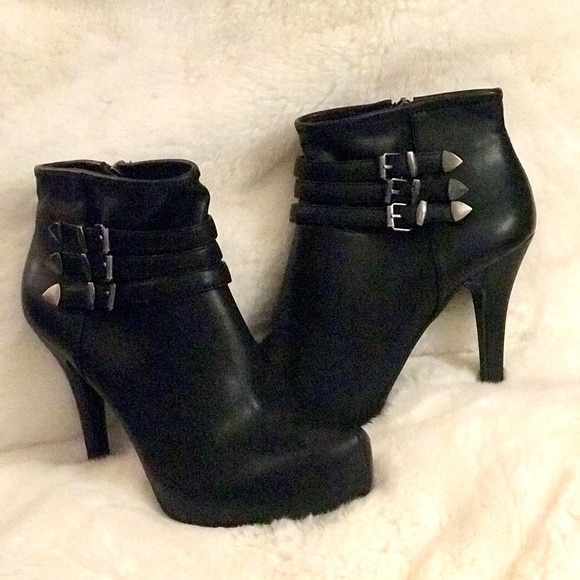 BCBG Black Heeled Booties❤️ - Picture 2 of 5
