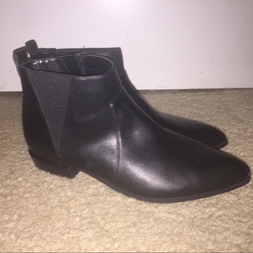 Hipster black booties
