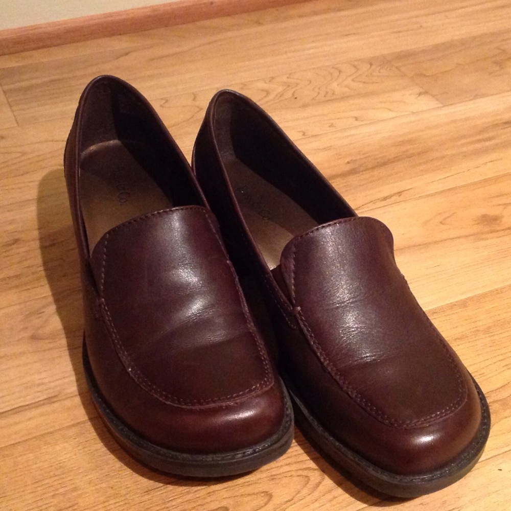 Bass and Co brown leather heeled loafer