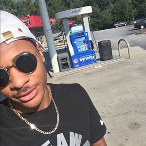 Meet your Posher, Myles