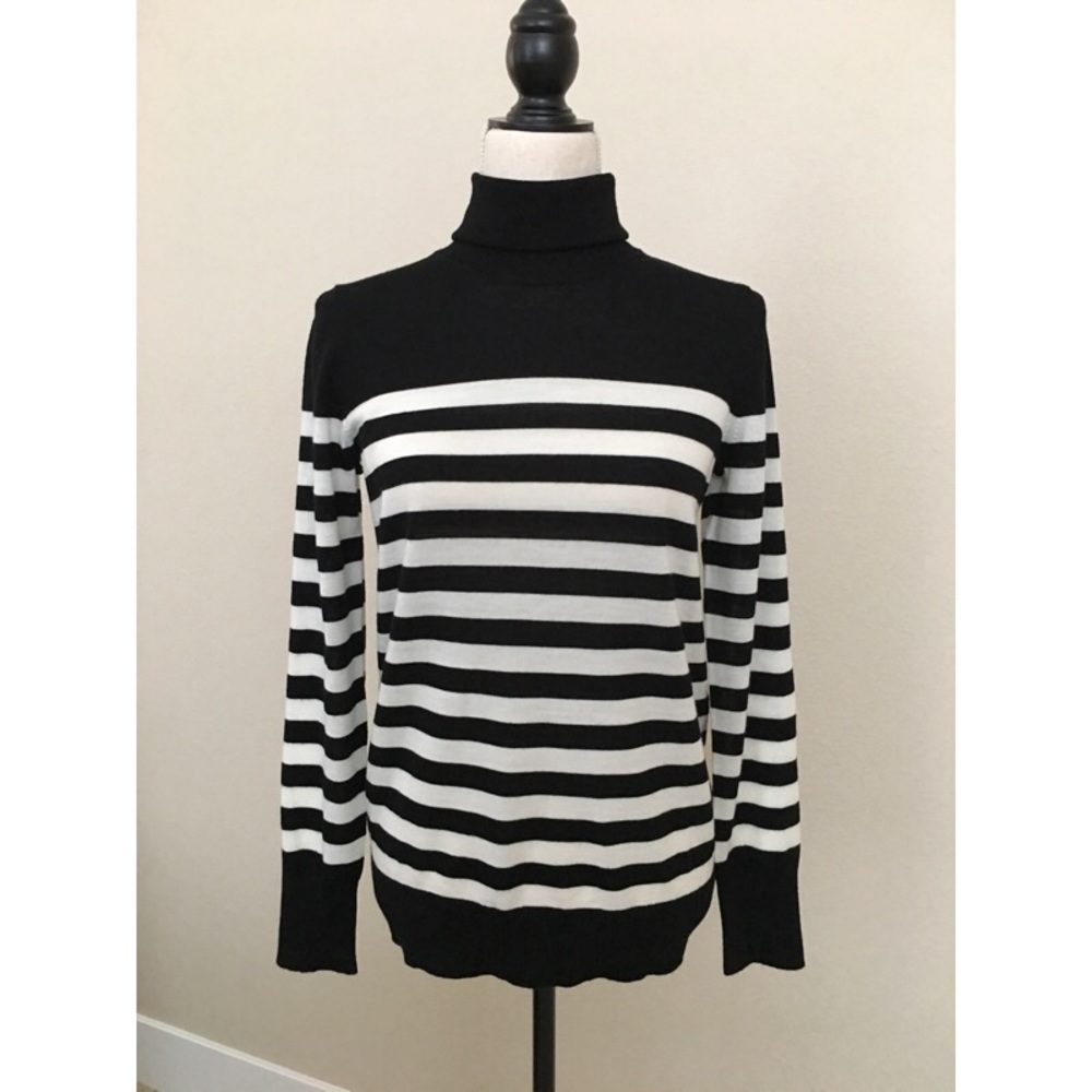 🌹Beautiful B&R turtleneck sweater.