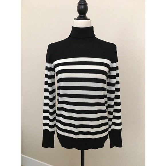 🌹Beautiful B&R turtleneck sweater. - Picture 1 of 1