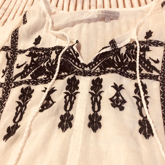 Boho style top with embroidery - Picture 2 of 3