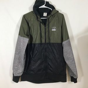 NWOT PINK VS FLEECE WINDBREAKER