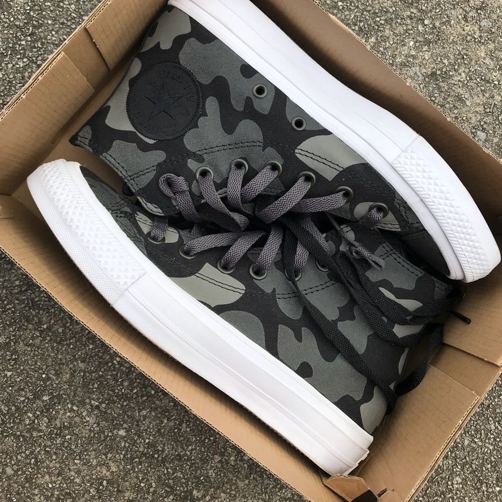 NEW IN BOX converse