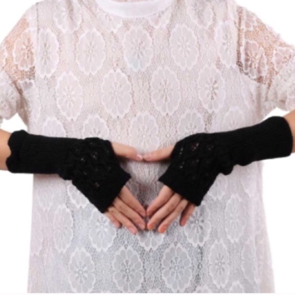 NWT Black fingerless gloves - Picture 2 of 3