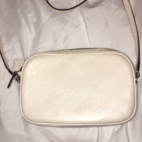 Little white coach purse - Picture 2 of 4