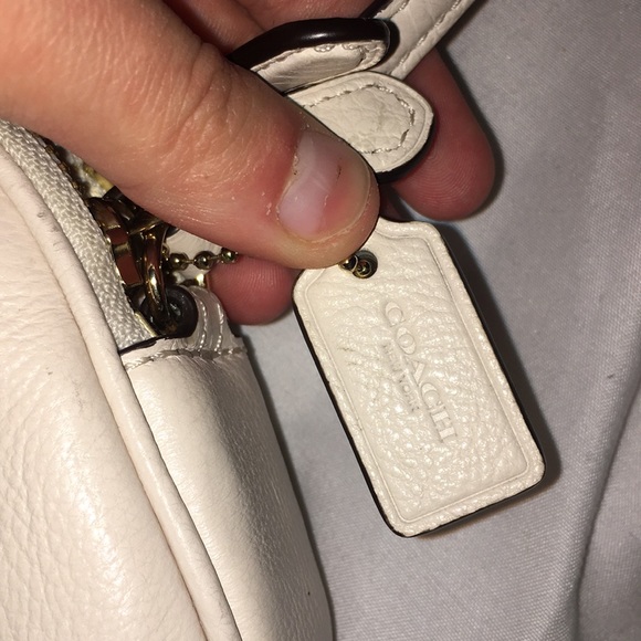 Little white coach purse - Picture 4 of 4