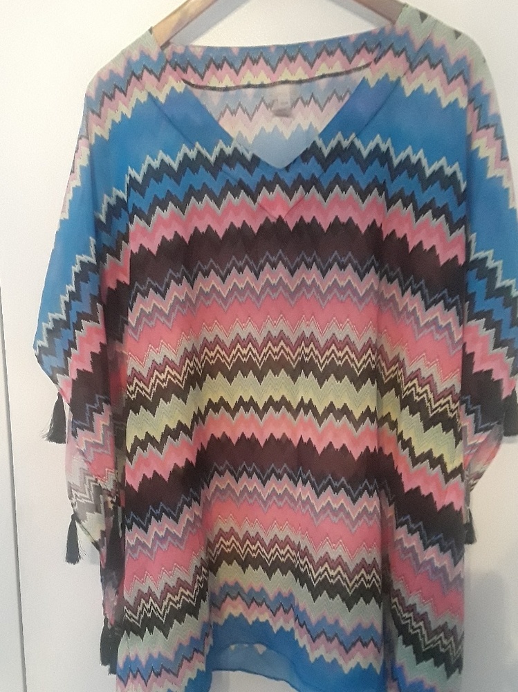 NWOT Patterned beach cover-up