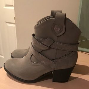 NWOT Grey Rocket Dog Booties