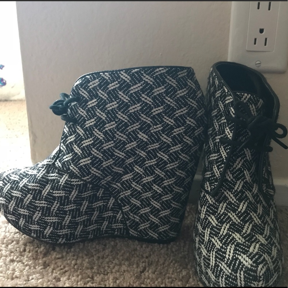 Heels - Picture 2 of 3