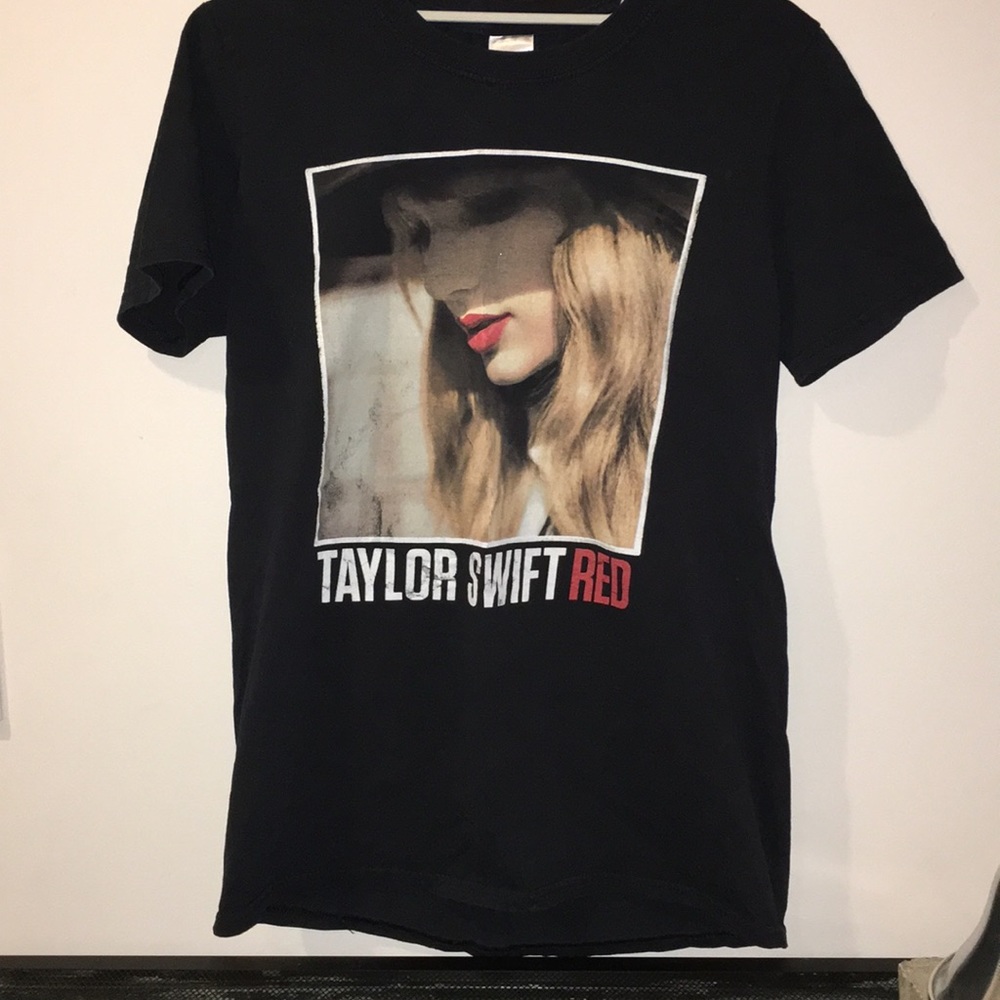 Taylor Swift "RED" tee shirt