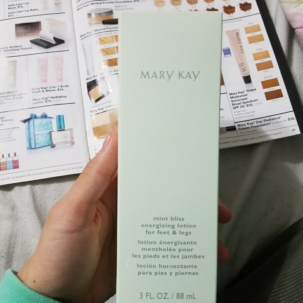 Mint bliss energizing lotion for feet & legs.