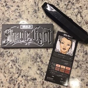Kat von D shade and light contour palette