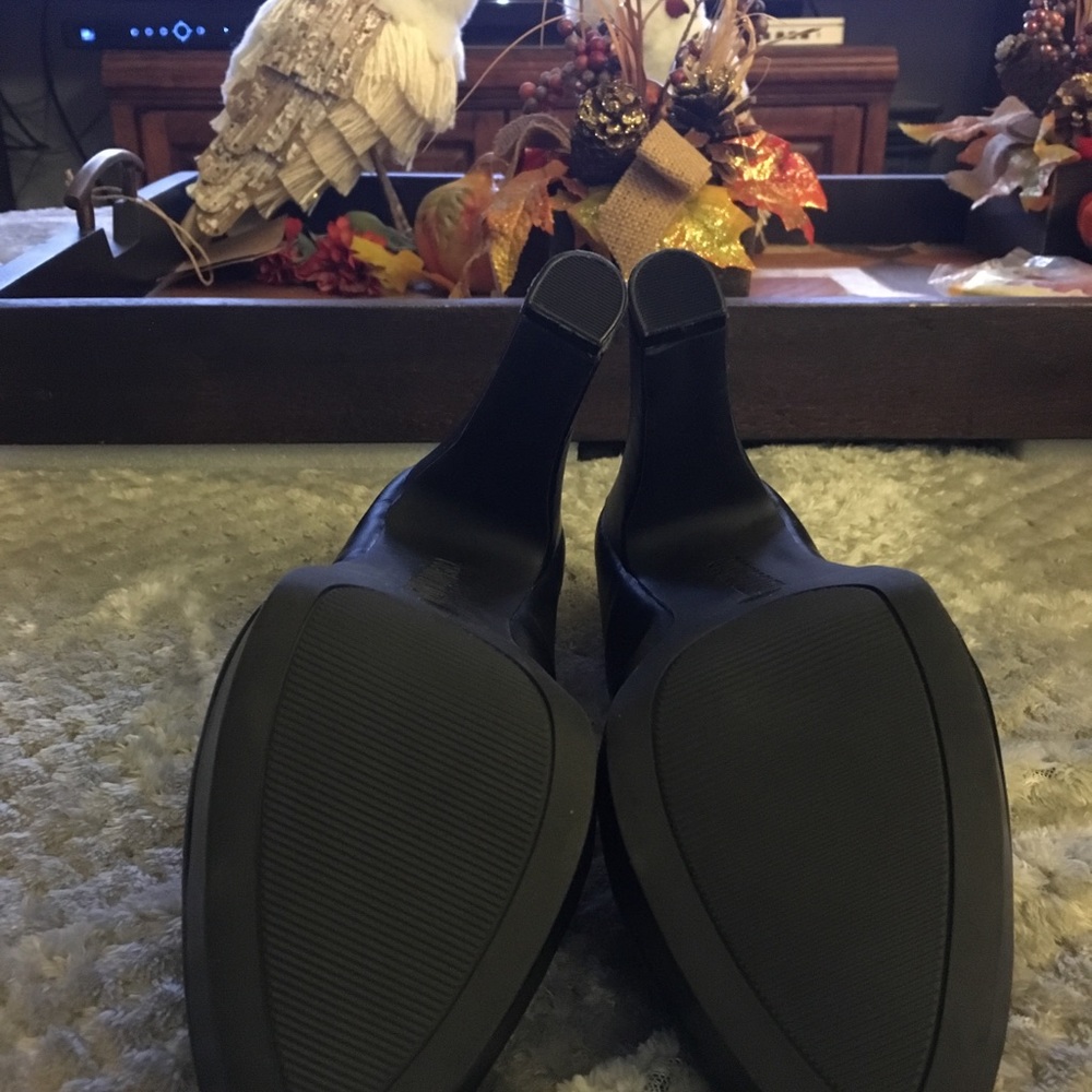 Heels size 6.5 - Picture 4 of 4