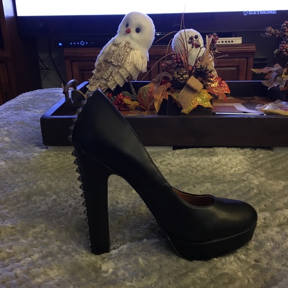 Heels size 6.5 - Picture 2 of 4