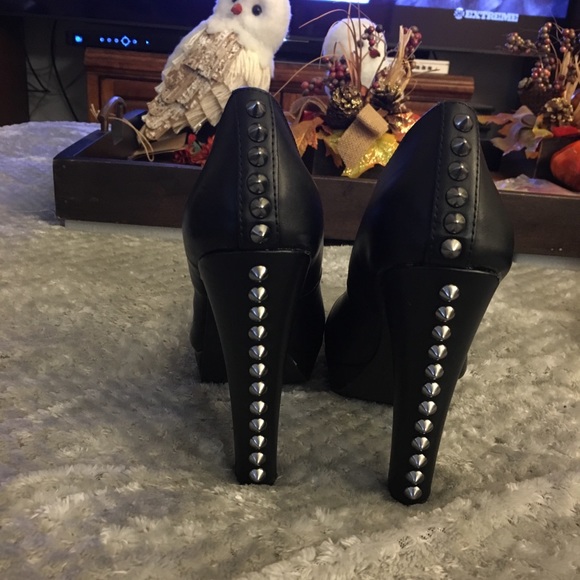 Heels size 6.5 - Picture 3 of 4
