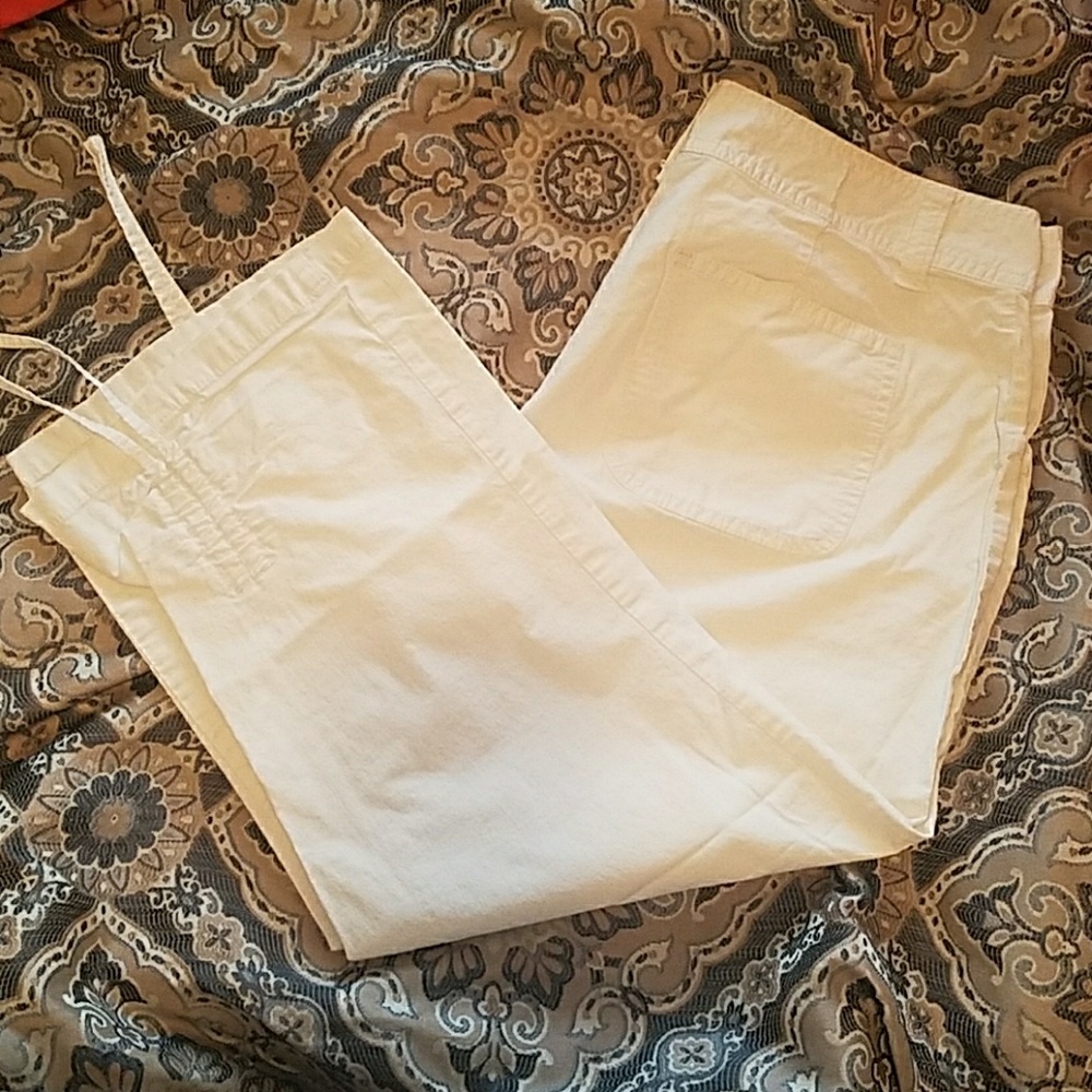 White Capri pants