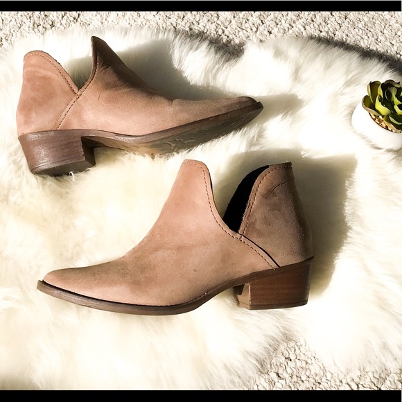Steve Madden Shoes - 🎉Just In🎊 Steve Madden Austin Suede Booties