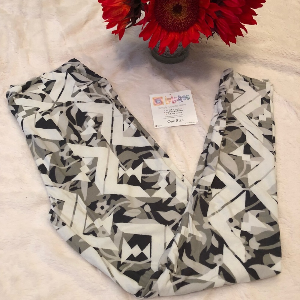 NWT Buttery soft Lularoe leggings