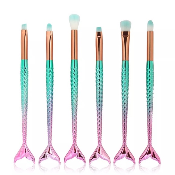 xoxo kait Other - Mermaid Tail Iridescent 6 Piece Makeup Brush Set