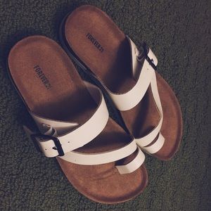 Buckled Toe-Looped Sandals