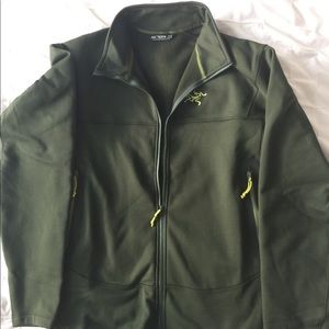 Arcteryx wind resistant fleece inside excellent